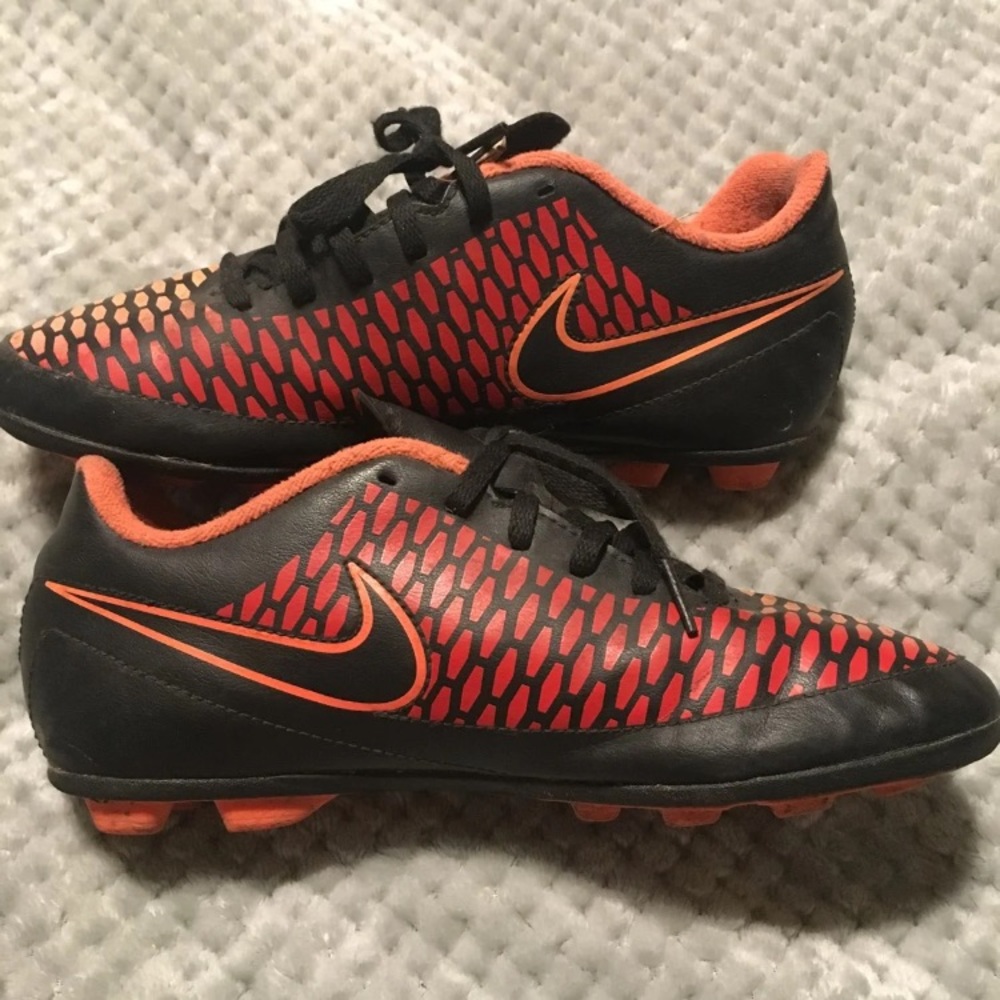 Youth Nike cleats 5.5